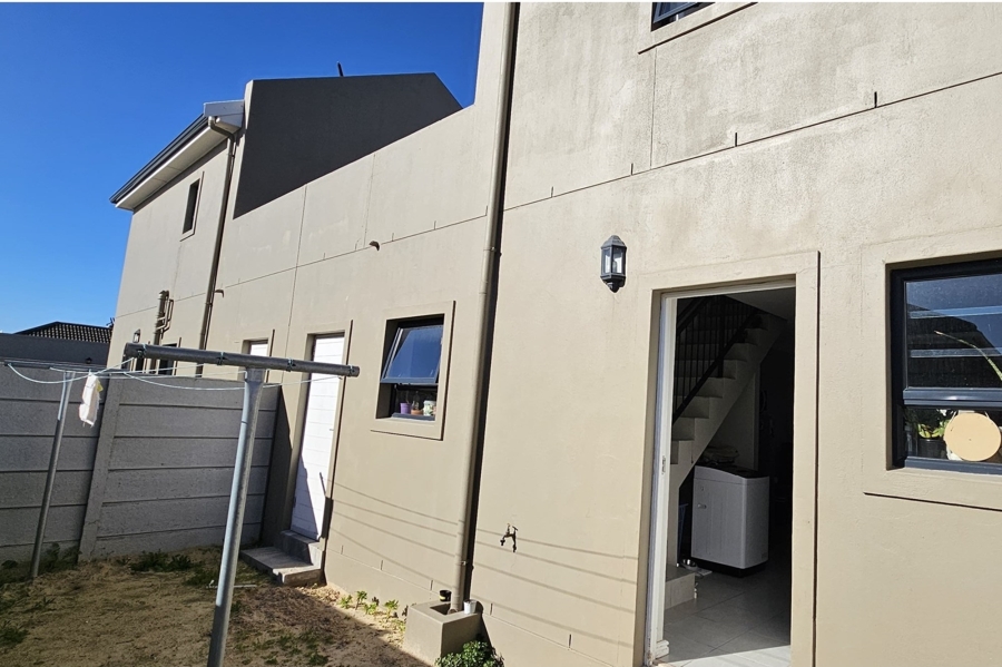 2 Bedroom Property for Sale in Zonnendal Western Cape